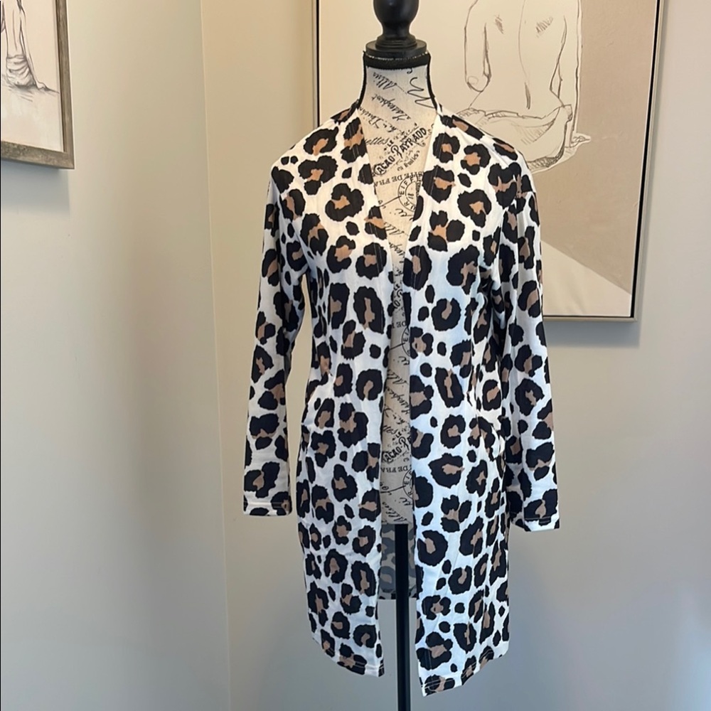 Women’s Ouges Leopard Print Open Cardigan Size Small